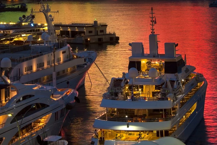 University Prom Nights on a Yacht