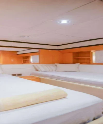 Red Con – 80 ft Luxury Yacht