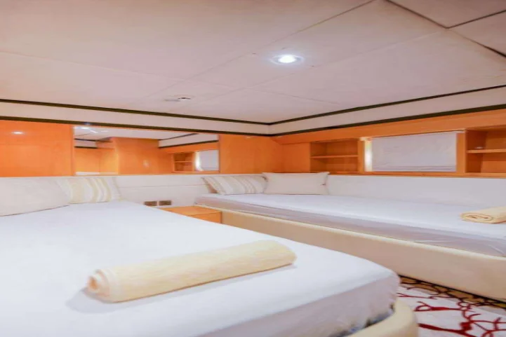 Red Con – 80 ft Luxury Yacht