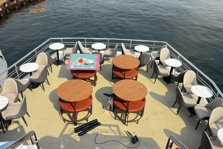 Dylan – 100 ft House Boat - Image 2