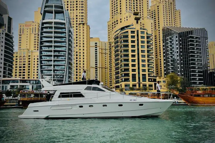 Feretti – 48 ft Luxury Yacht
